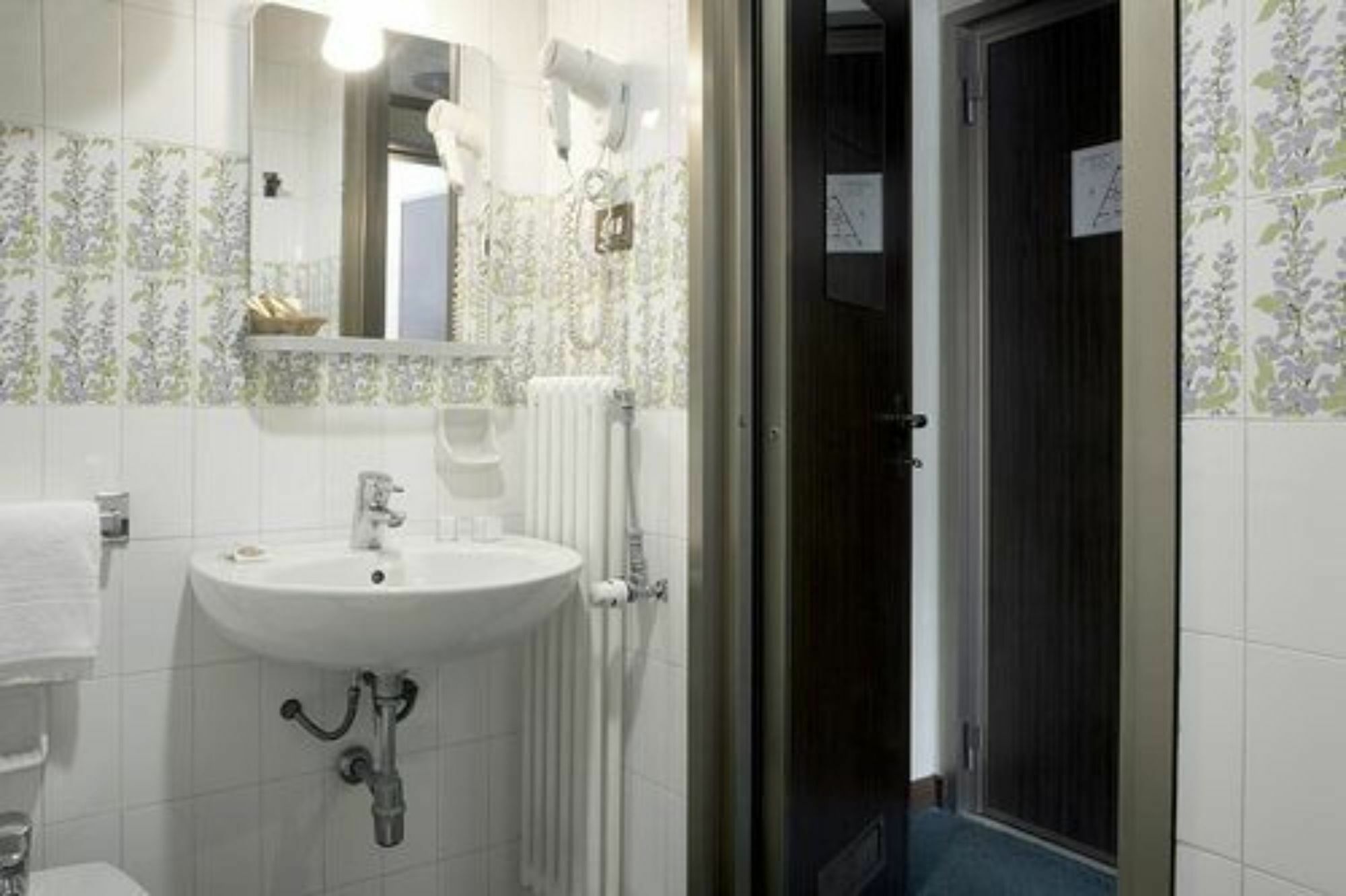 Residence Loreto Μιλάνο Εξωτερικό φωτογραφία