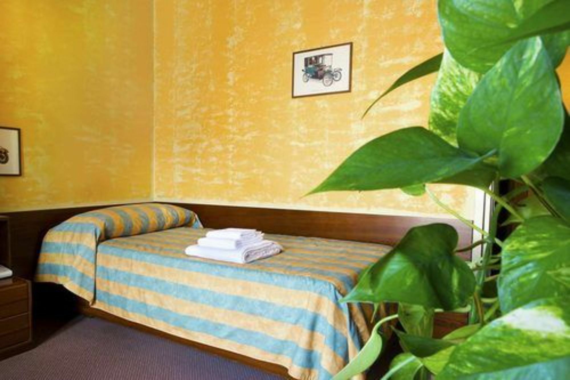 Residence Loreto Μιλάνο Εξωτερικό φωτογραφία